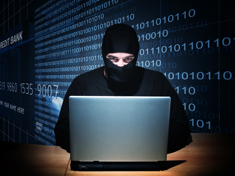 Patru hackeri acuzati de furtul a peste 100 de milioane de dolari de la Microsoft si armata SUA